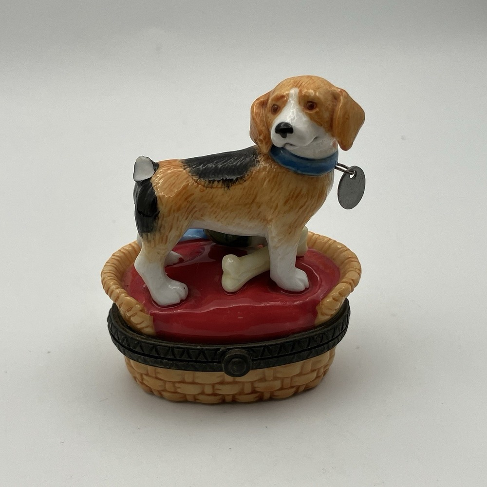 Beagle with Dog Tag Trinket Box / Damaged / Porcelain Hinged Midwest / No Tail